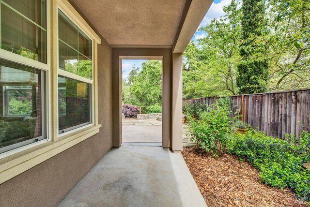 18 Riverton Ct, Napa, CA 94558
