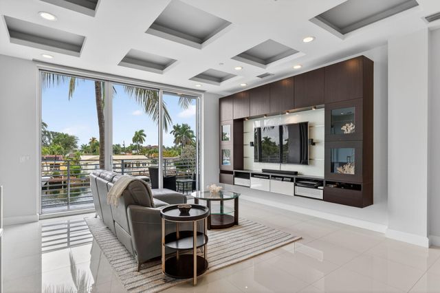 2743 NE 1ST Street, Pompano Beach, FL 33062
