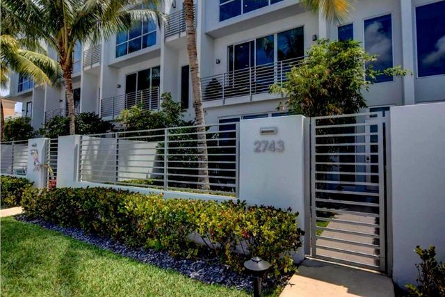 2743 NE 1ST Street, Pompano Beach, FL 33062
