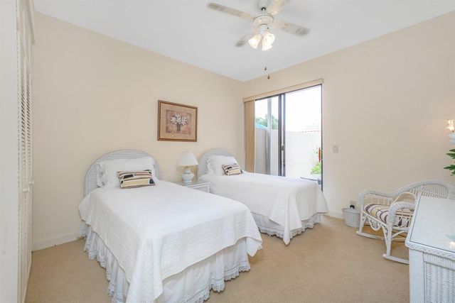 135 Old Meadow Way, Palm Beach Gardens, FL 33418