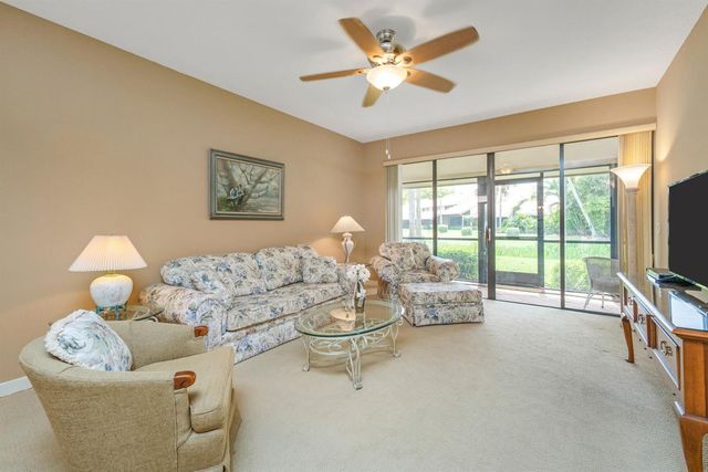 135 Old Meadow Way, Palm Beach Gardens, FL 33418