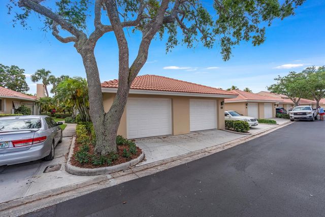 135 Old Meadow Way, Palm Beach Gardens, FL 33418