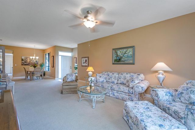 135 Old Meadow Way, Palm Beach Gardens, FL 33418