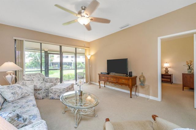 135 Old Meadow Way, Palm Beach Gardens, FL 33418