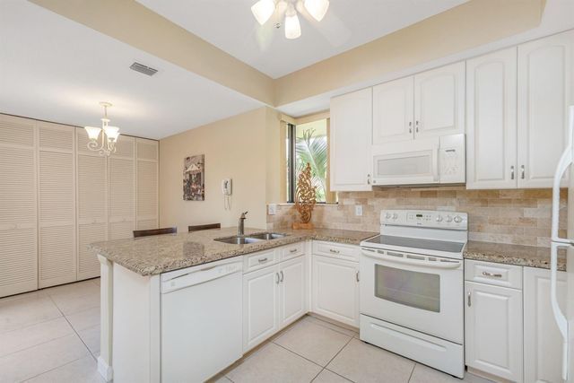 135 Old Meadow Way, Palm Beach Gardens, FL 33418