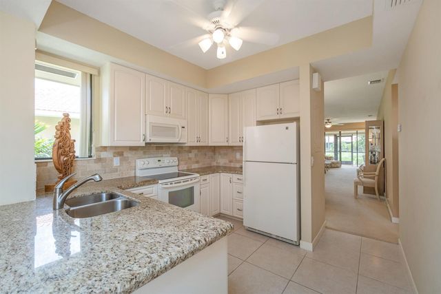 135 Old Meadow Way, Palm Beach Gardens, FL 33418