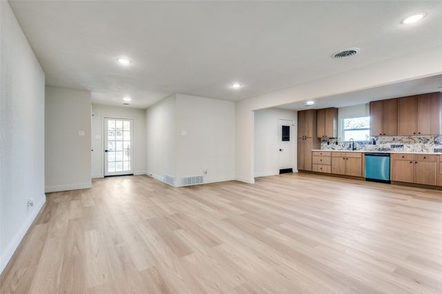 704 Turner Boulevard, Grand Prairie, TX 75050