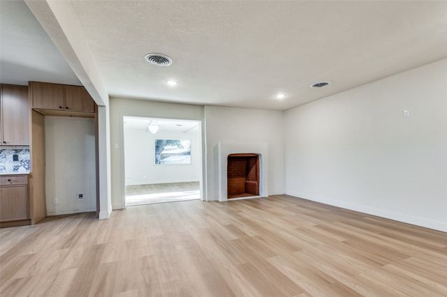 704 Turner Boulevard, Grand Prairie, TX 75050