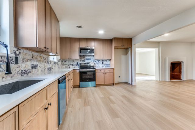 704 Turner Boulevard, Grand Prairie, TX 75050