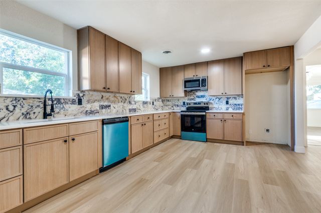 704 Turner Boulevard, Grand Prairie, TX 75050