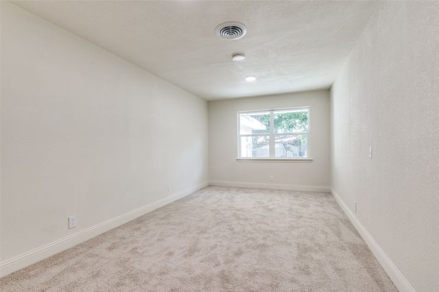 704 Turner Boulevard, Grand Prairie, TX 75050