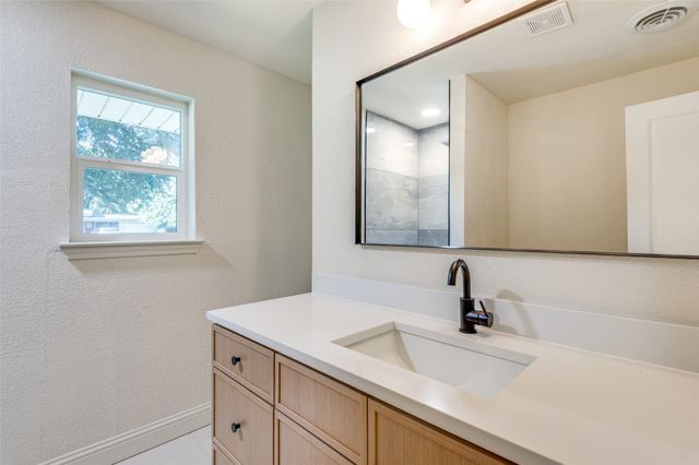 704 Turner Boulevard, Grand Prairie, TX 75050