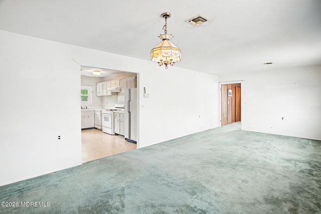 658 Jamaica Boulevard, Toms River, NJ 08757