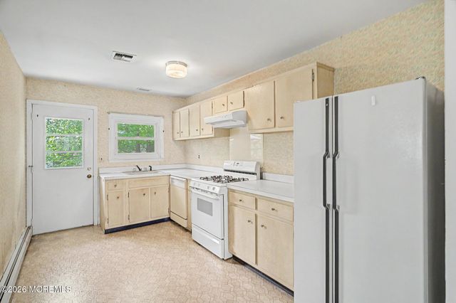 658 Jamaica Boulevard, Toms River, NJ 08757