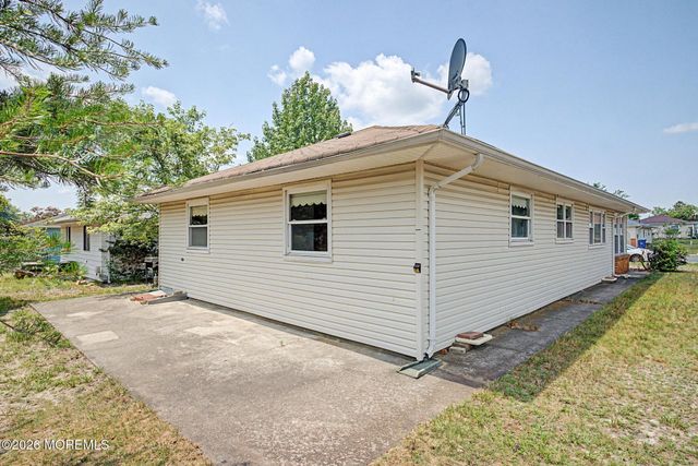 658 Jamaica Boulevard, Toms River, NJ 08757