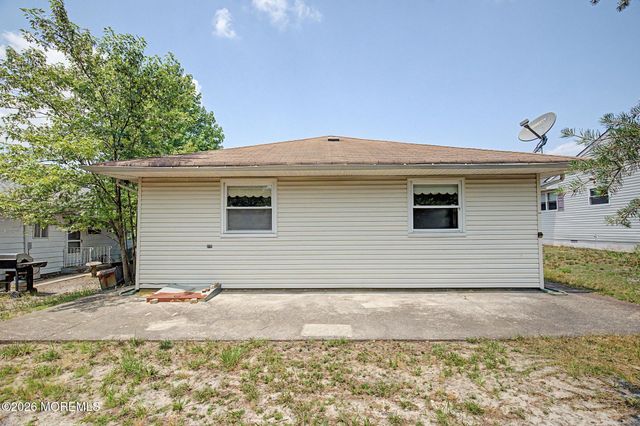 658 Jamaica Boulevard, Toms River, NJ 08757