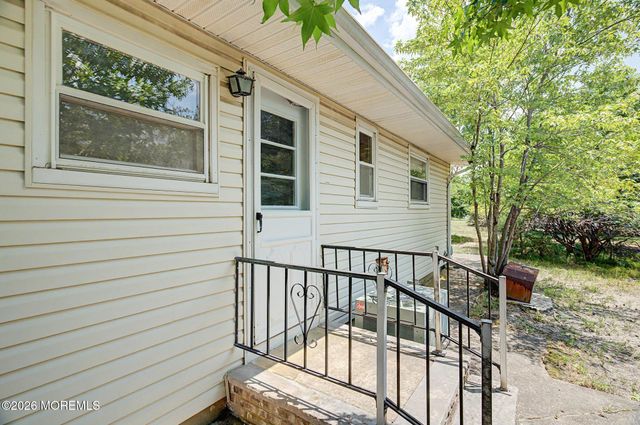 658 Jamaica Boulevard, Toms River, NJ 08757