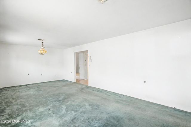 658 Jamaica Boulevard, Toms River, NJ 08757