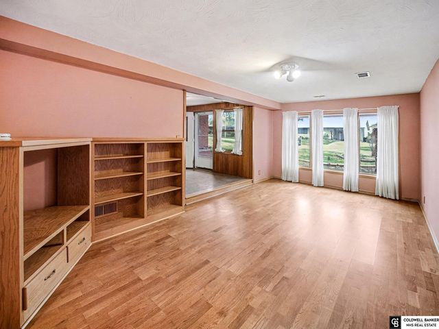 6700 S Bermuda Drive, Lincoln, NE 68506