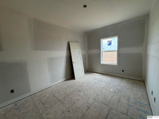 6327 N 207 Street, Elkhorn, NE 68022
