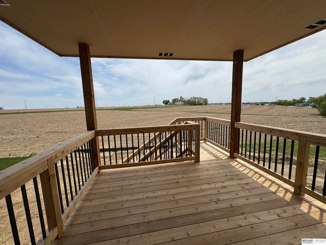 6327 N 207 Street, Elkhorn, NE 68022