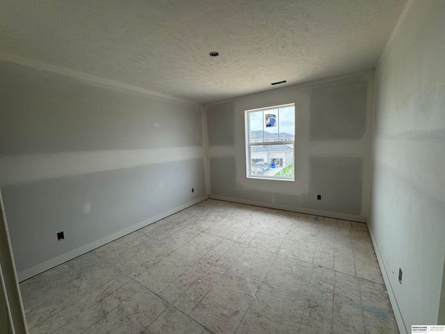 6327 N 207 Street, Elkhorn, NE 68022