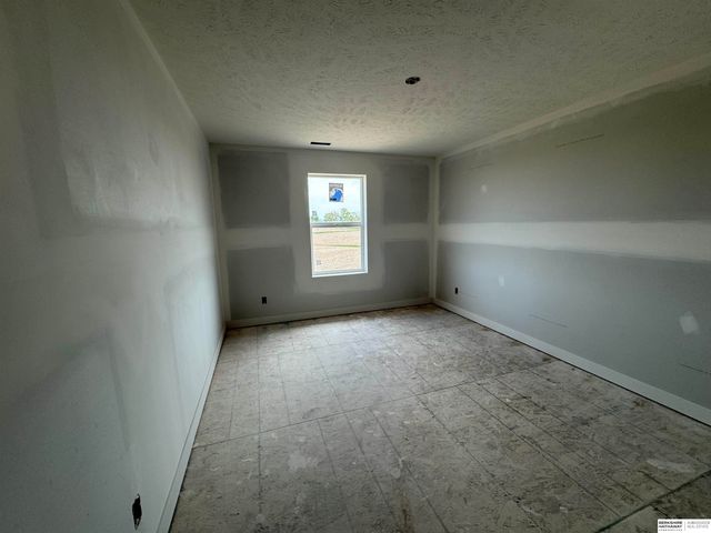 6327 N 207 Street, Elkhorn, NE 68022