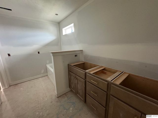 6327 N 207 Street, Elkhorn, NE 68022