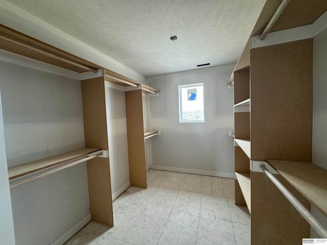 6327 N 207 Street, Elkhorn, NE 68022