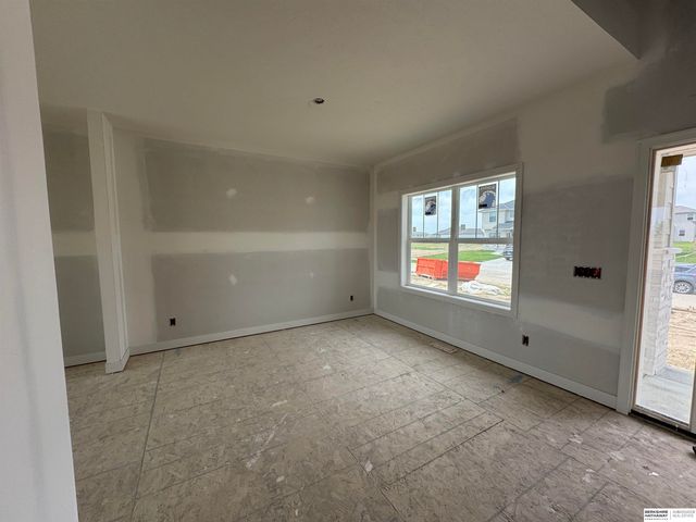6327 N 207 Street, Elkhorn, NE 68022