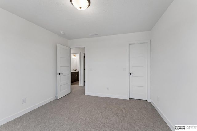 6327 N 207 Street, Elkhorn, NE 68022