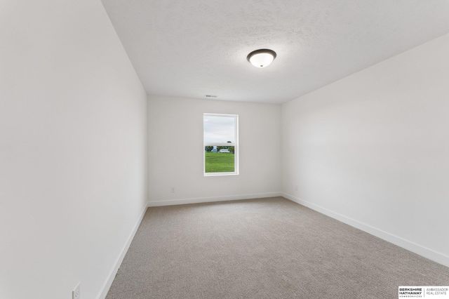 6327 N 207 Street, Elkhorn, NE 68022