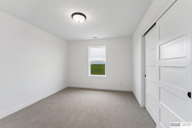 6327 N 207 Street, Elkhorn, NE 68022