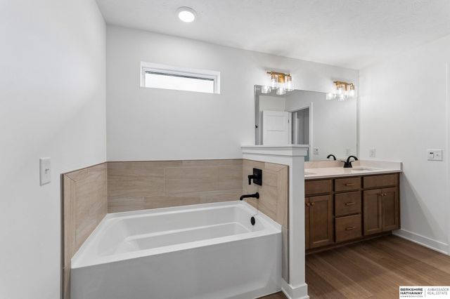 6327 N 207 Street, Elkhorn, NE 68022