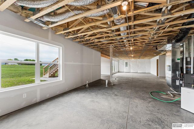 6327 N 207 Street, Elkhorn, NE 68022