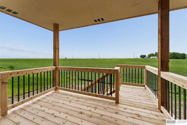 6327 N 207 Street, Elkhorn, NE 68022
