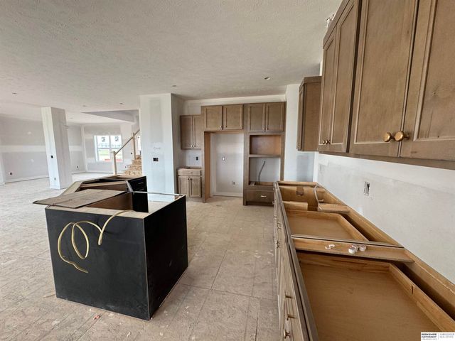 6327 N 207 Street, Elkhorn, NE 68022