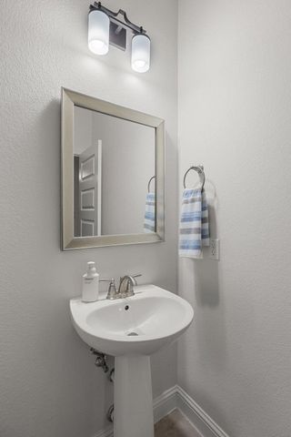 215 Lodestone LN, Austin, TX 78738