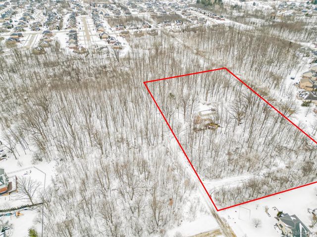 52485 10 Mile Road, Lyon Charter Township, MI 48178