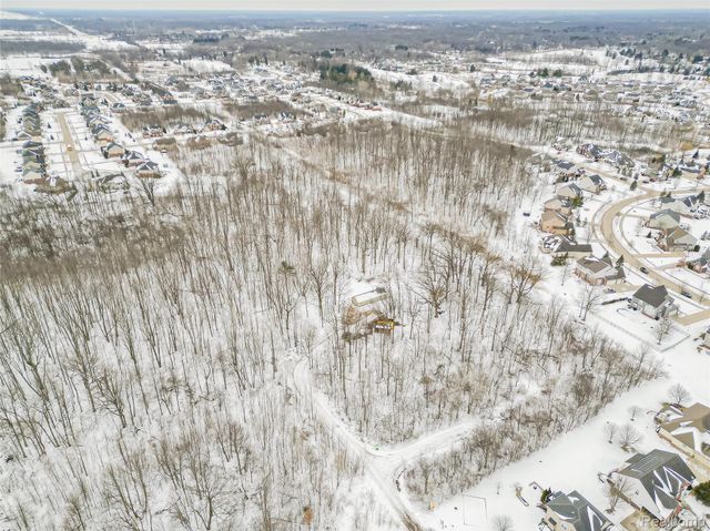 52485 10 Mile Road, Lyon Charter Township, MI 48178