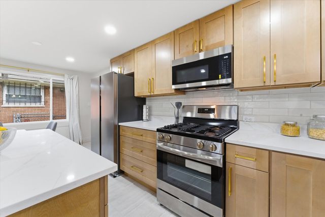11635 S Bishop Street, Chicago, IL 60643