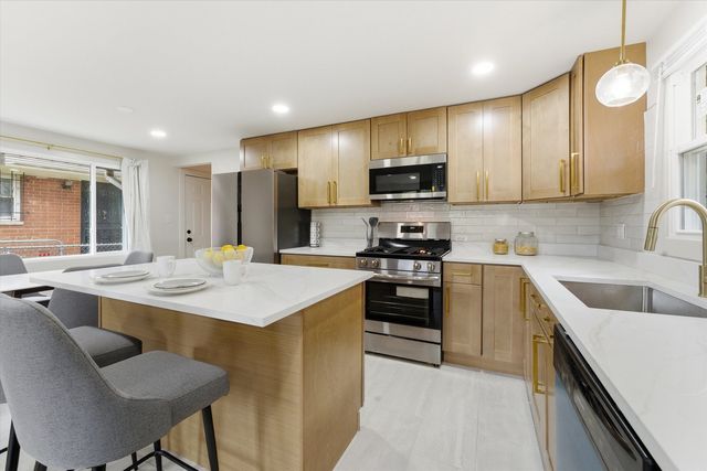 11635 S Bishop Street, Chicago, IL 60643