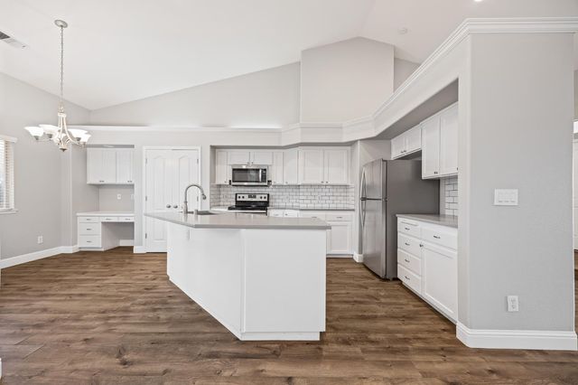 9786 N Backer Avenue, Fresno, CA 93720