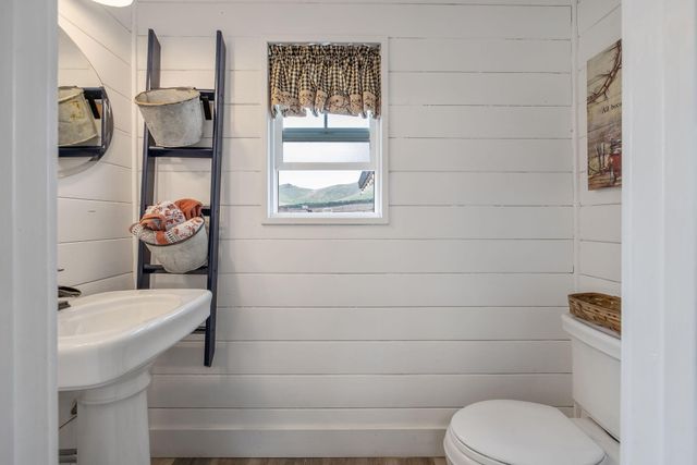 23166 Rd 238, Lindsay, CA 93247