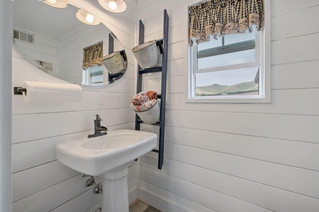 23166 Rd 238, Lindsay, CA 93247