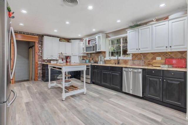 23166 Rd 238, Lindsay, CA 93247