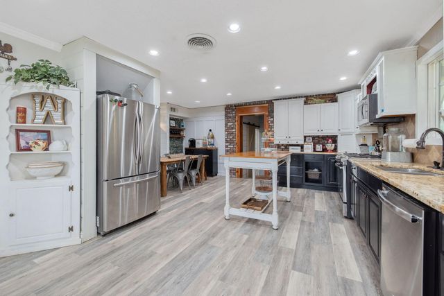 23166 Rd 238, Lindsay, CA 93247