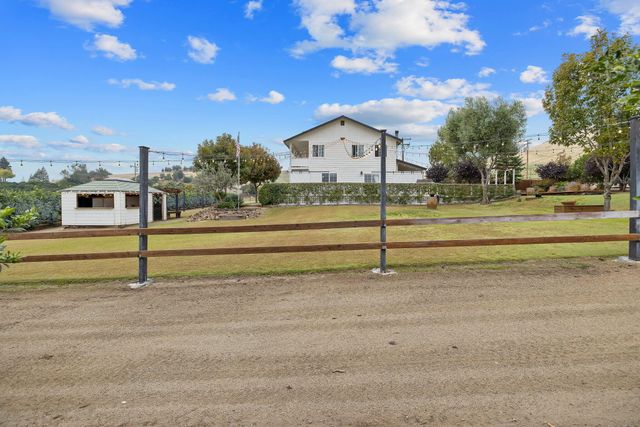 23166 Rd 238, Lindsay, CA 93247