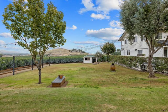 23166 Rd 238, Lindsay, CA 93247