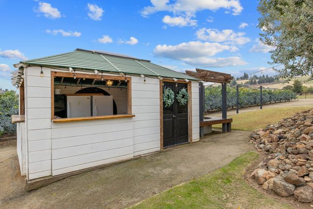 23166 Rd 238, Lindsay, CA 93247